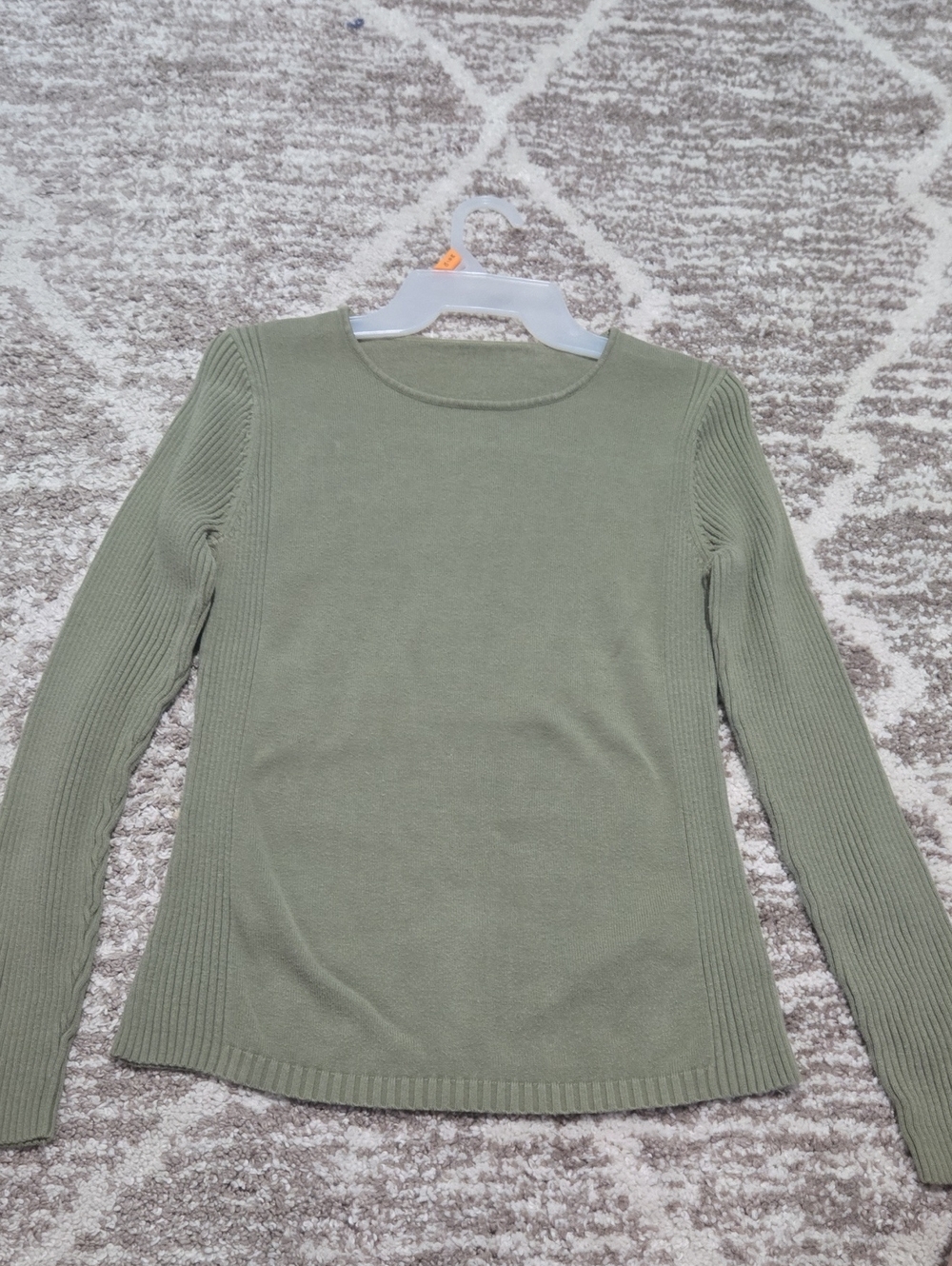 Classic Scoop Neck Long-Sleeve Sweater - Olive Green